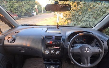 Mitsubishi Colt VI рестайлинг, 2003 год, 330 000 рублей, 7 фотография