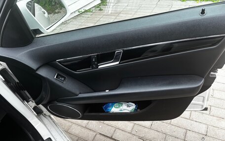 Mercedes-Benz C-Класс, 2010 год, 1 100 000 рублей, 15 фотография