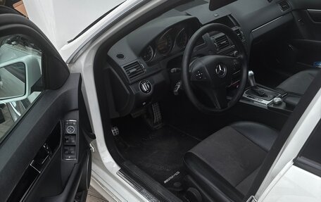 Mercedes-Benz C-Класс, 2010 год, 1 100 000 рублей, 13 фотография