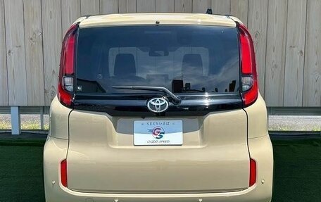 Toyota Sienta, 2023 год, 930 000 рублей, 6 фотография