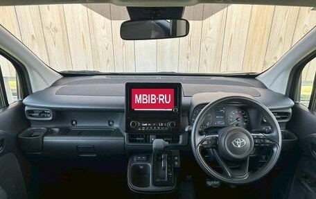 Toyota Sienta, 2023 год, 930 000 рублей, 10 фотография