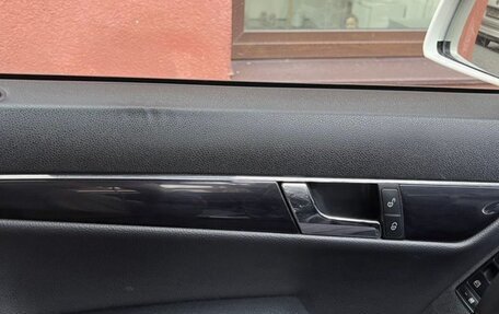 Mercedes-Benz C-Класс, 2010 год, 1 800 000 рублей, 10 фотография