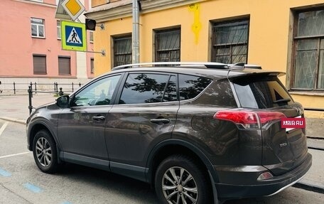 Toyota RAV4, 2019 год, 2 400 000 рублей, 4 фотография