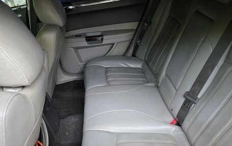 Chrysler 300C II, 2006 год, 650 000 рублей, 14 фотография