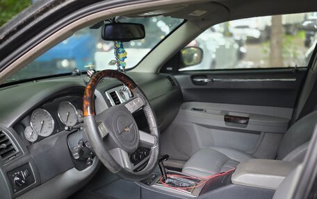 Chrysler 300C II, 2006 год, 650 000 рублей, 13 фотография