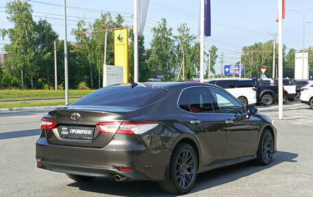Toyota Camry, 2018 год, 2 350 000 рублей, 9 фотография