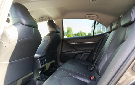 Toyota Camry, 2018 год, 2 350 000 рублей, 16 фотография