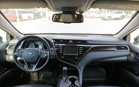 Toyota Camry, 2018 год, 2 350 000 рублей, 18 фотография