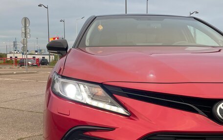 Toyota Camry, 2021 год, 3 500 000 рублей, 4 фотография