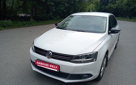Volkswagen Jetta VI, 2014 год, 1 075 000 рублей, 2 фотография