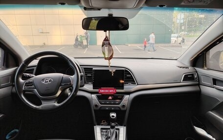 Hyundai Elantra VI рестайлинг, 2017 год, 1 750 000 рублей, 8 фотография