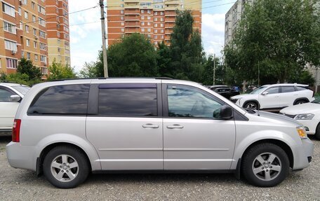 Dodge Caravan V, 2010 год, 975 000 рублей, 4 фотография