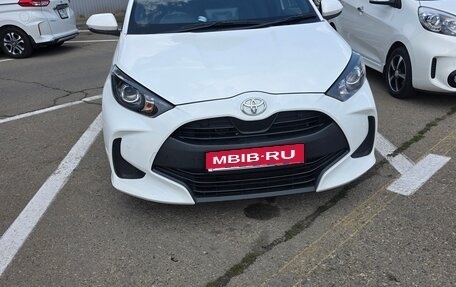 Toyota Yaris, 2021 год, 1 200 000 рублей, 1 фотография