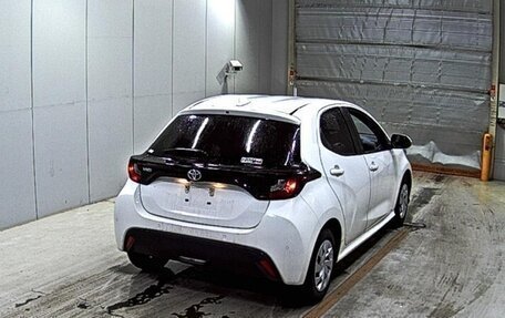 Toyota Yaris, 2021 год, 1 200 000 рублей, 14 фотография