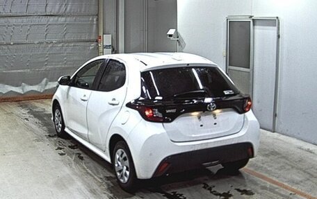Toyota Yaris, 2021 год, 1 200 000 рублей, 16 фотография