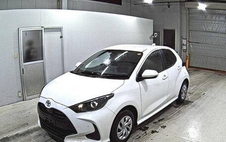 Toyota Yaris, 2021 год, 1 200 000 рублей, 17 фотография