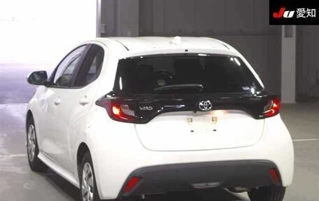 Toyota Yaris, 2021 год, 1 200 000 рублей, 18 фотография