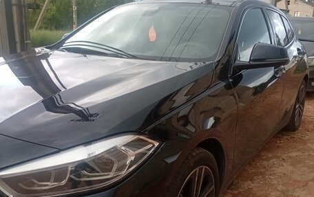 BMW 1 серия, 2019 год, 2 150 000 рублей, 2 фотография