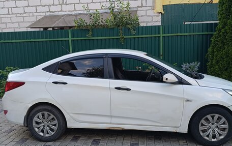 Hyundai Solaris II рестайлинг, 2015 год, 600 001 рублей, 3 фотография