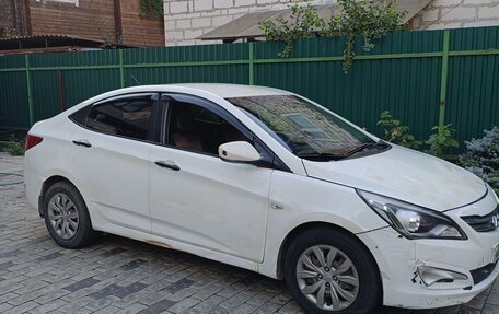 Hyundai Solaris II рестайлинг, 2015 год, 600 001 рублей, 2 фотография