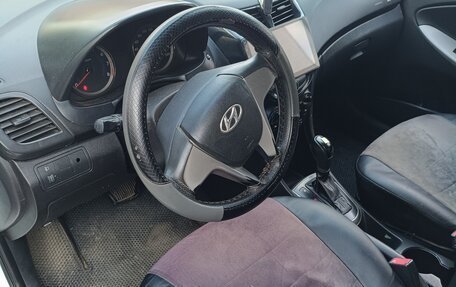 Hyundai Solaris II рестайлинг, 2015 год, 600 001 рублей, 10 фотография