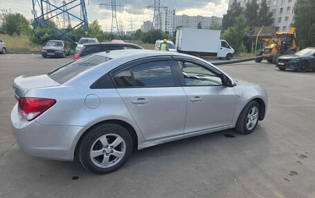 Chevrolet Cruze II, 2010 год, 550 000 рублей, 4 фотография
