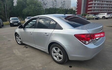 Chevrolet Cruze II, 2010 год, 550 000 рублей, 3 фотография