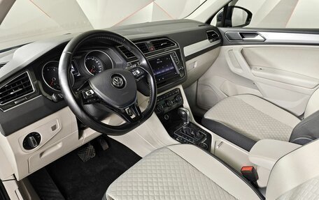 Volkswagen Tiguan II, 2017 год, 2 355 000 рублей, 19 фотография