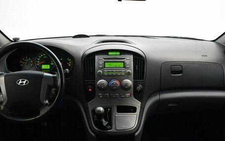 Hyundai H-1 II рестайлинг, 2010 год, 1 630 000 рублей, 5 фотография