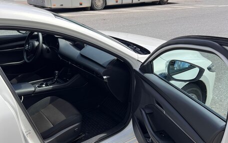 Mazda 3, 2021 год, 2 050 000 рублей, 13 фотография
