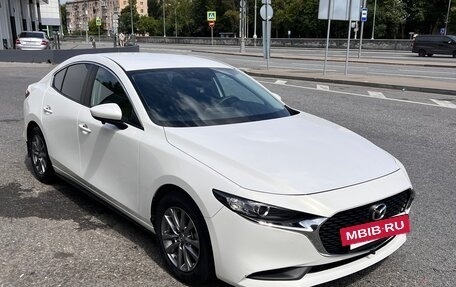Mazda 3, 2021 год, 2 050 000 рублей, 2 фотография
