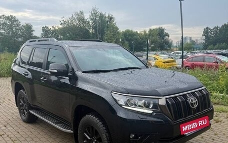 Toyota Land Cruiser Prado 150 рестайлинг 2, 2022 год, 7 500 000 рублей, 6 фотография