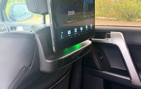 Toyota Land Cruiser Prado 150 рестайлинг 2, 2022 год, 7 500 000 рублей, 13 фотография