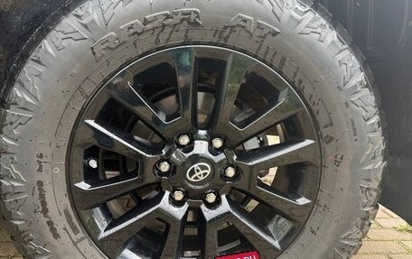 Toyota Land Cruiser Prado 150 рестайлинг 2, 2022 год, 7 500 000 рублей, 14 фотография