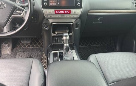 Toyota Land Cruiser Prado 150 рестайлинг 2, 2022 год, 7 500 000 рублей, 12 фотография