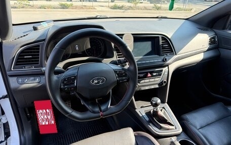 Hyundai Elantra VI рестайлинг, 2018 год, 1 650 000 рублей, 9 фотография