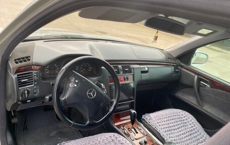 Mercedes-Benz E-Класс, 2001 год, 750 000 рублей, 9 фотография