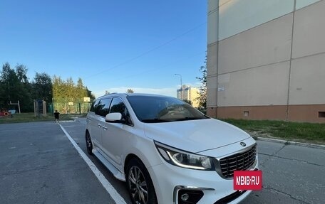 KIA Carnival III, 2019 год, 2 660 000 рублей, 10 фотография