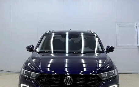 Volkswagen T-Roc I, 2023 год, 1 500 666 рублей, 2 фотография