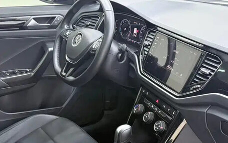 Volkswagen T-Roc I, 2023 год, 1 500 666 рублей, 13 фотография