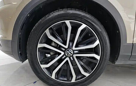 Volkswagen T-Roc I, 2021 год, 1 395 000 рублей, 2 фотография