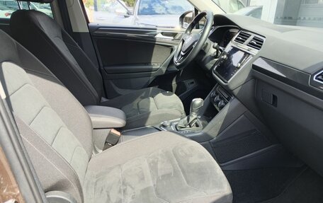 Volkswagen Tiguan II, 2018 год, 2 700 000 рублей, 15 фотография