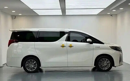 Toyota Alphard III, 2021 год, 4 400 666 рублей, 7 фотография