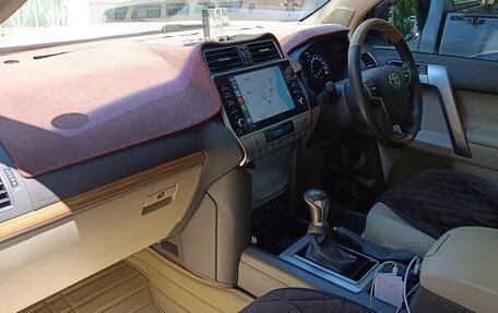 Toyota Land Cruiser Prado 150 рестайлинг 2, 2023 год, 5 500 000 рублей, 5 фотография