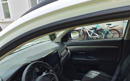 Mitsubishi Outlander III рестайлинг 3, 2013 год, 1 450 000 рублей, 3 фотография
