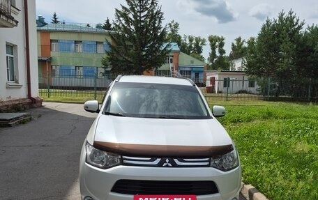 Mitsubishi Outlander III рестайлинг 3, 2013 год, 1 450 000 рублей, 9 фотография