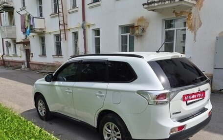 Mitsubishi Outlander III рестайлинг 3, 2013 год, 1 450 000 рублей, 6 фотография