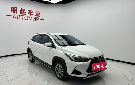 Toyota Yaris, 2022 год, 920 000 рублей, 2 фотография