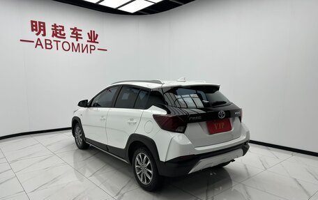 Toyota Yaris, 2022 год, 920 000 рублей, 5 фотография