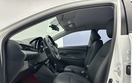 Toyota Yaris, 2022 год, 920 000 рублей, 13 фотография